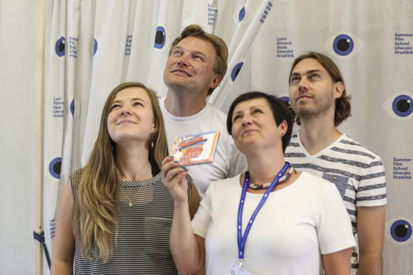 Na Letní filmové škole natočila ČTK podcast, kde hostem byli muzikanti z Hrubé hudby. Zleva Kristýna Schönová, Jura Hradil, Radka Marková a Petr Mička.